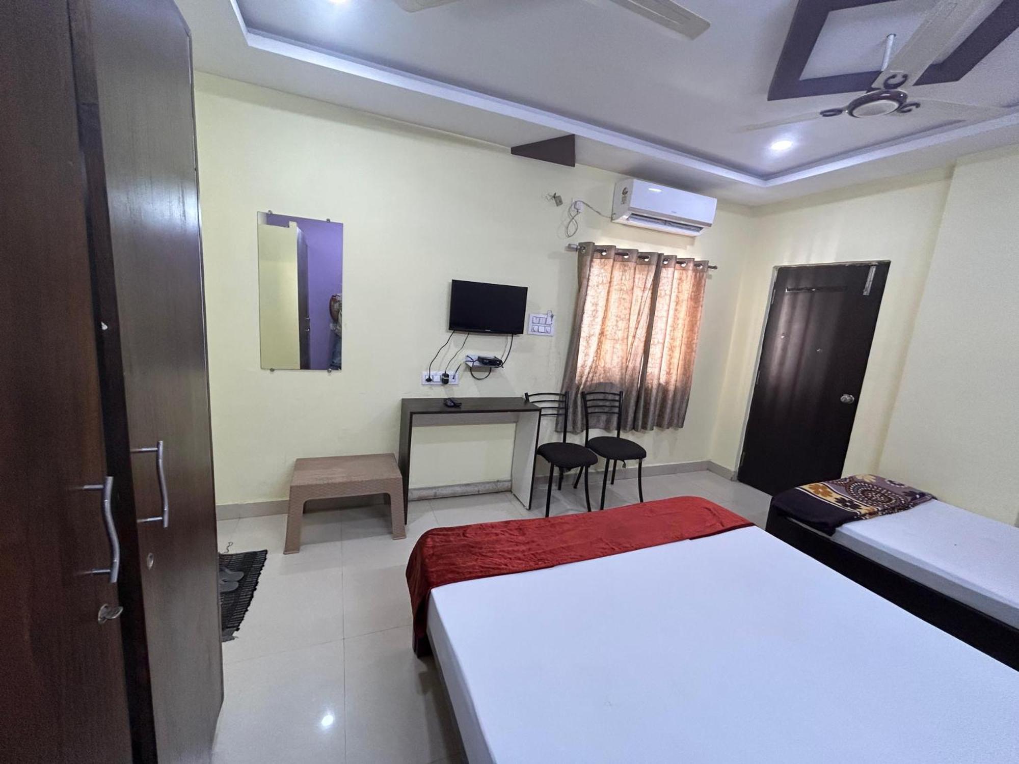 Nimantran Hotel *