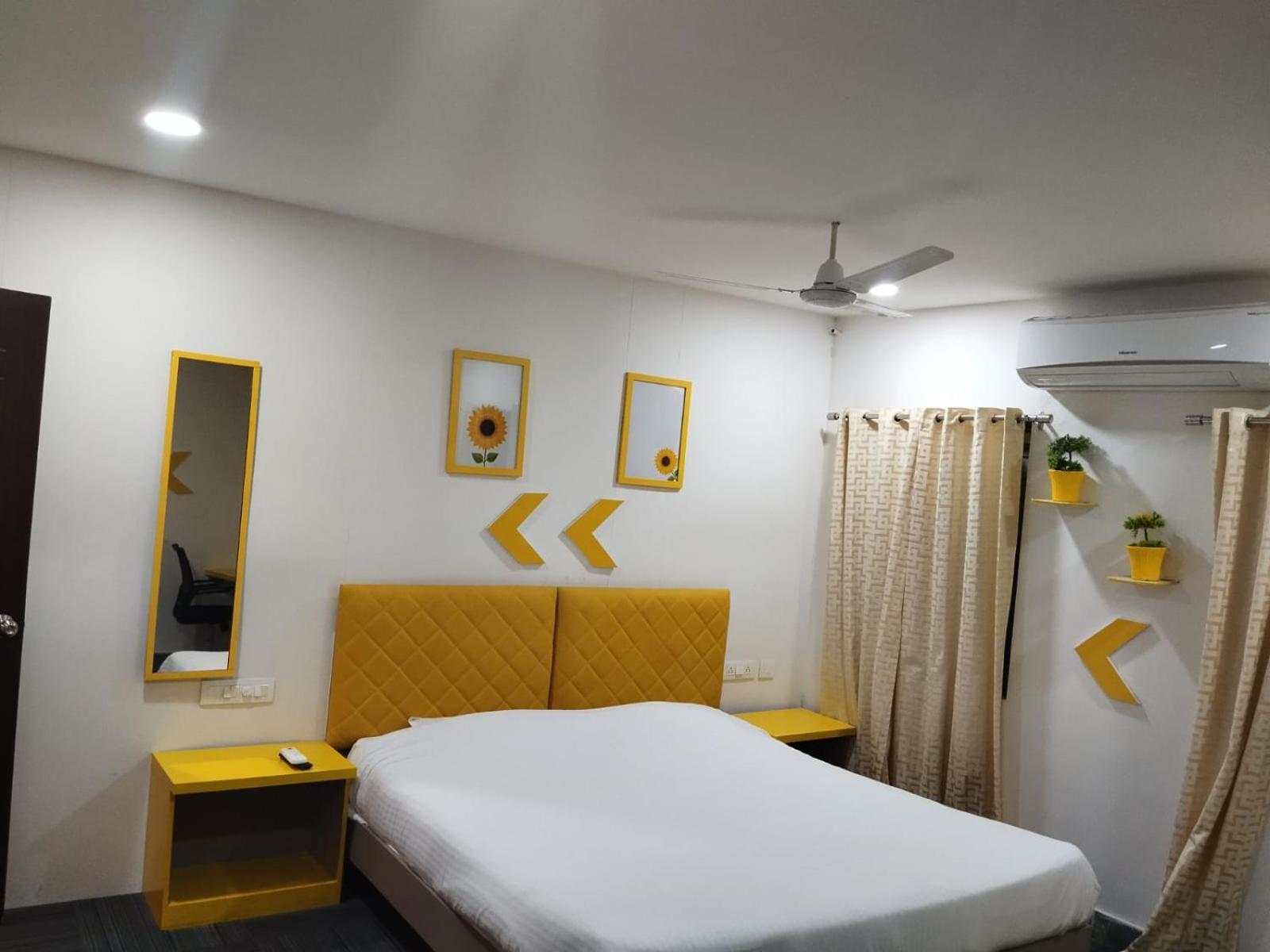 Hotel Luxury Resident - Banjara Hills View With Complimentary Breakfast