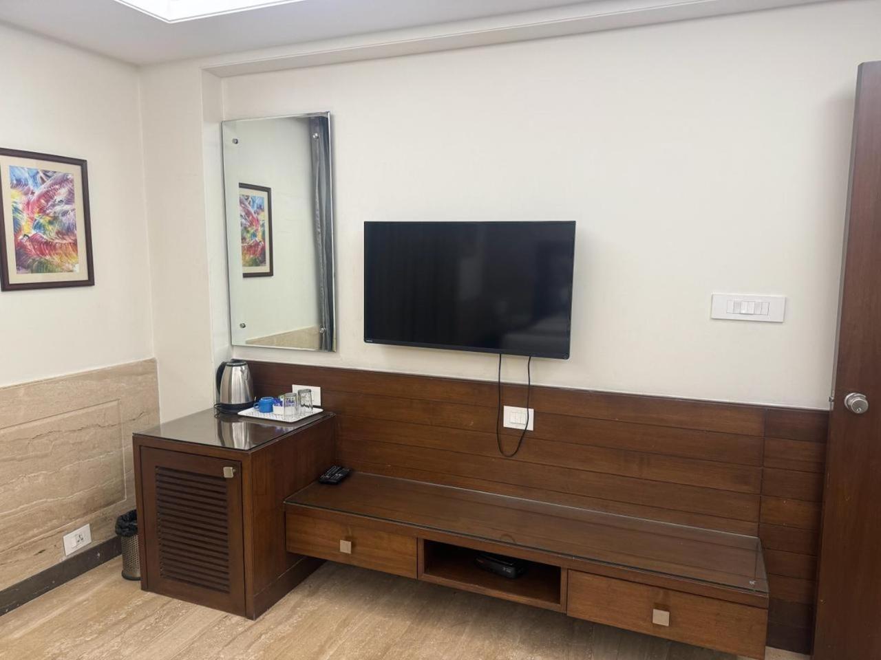 Hotel Luxury Resident - Banjara Hills View With Complimentary Breakfast