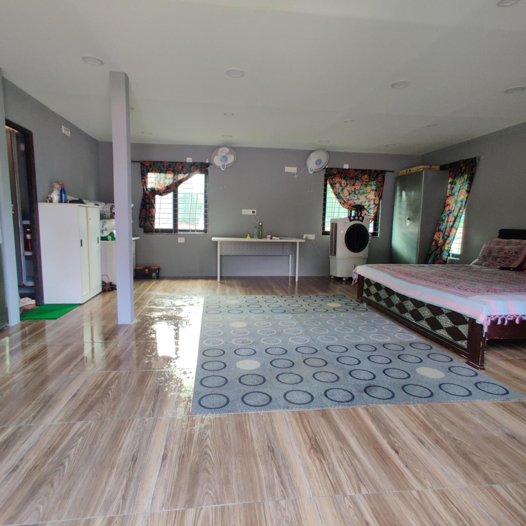 Kashmir Farmhouse - * Hyderabad