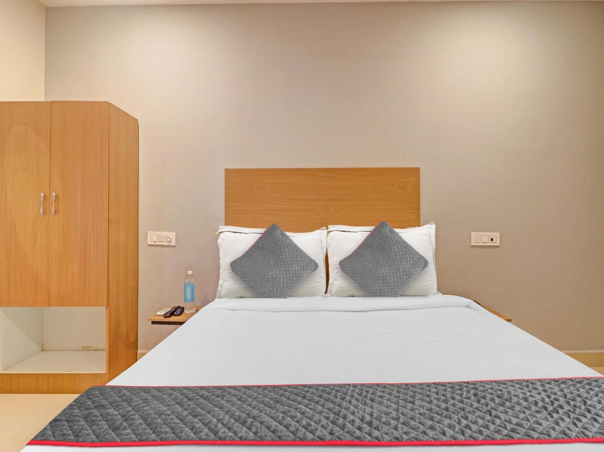 Super Townhouse White Ridge Kphb Opp Jntu