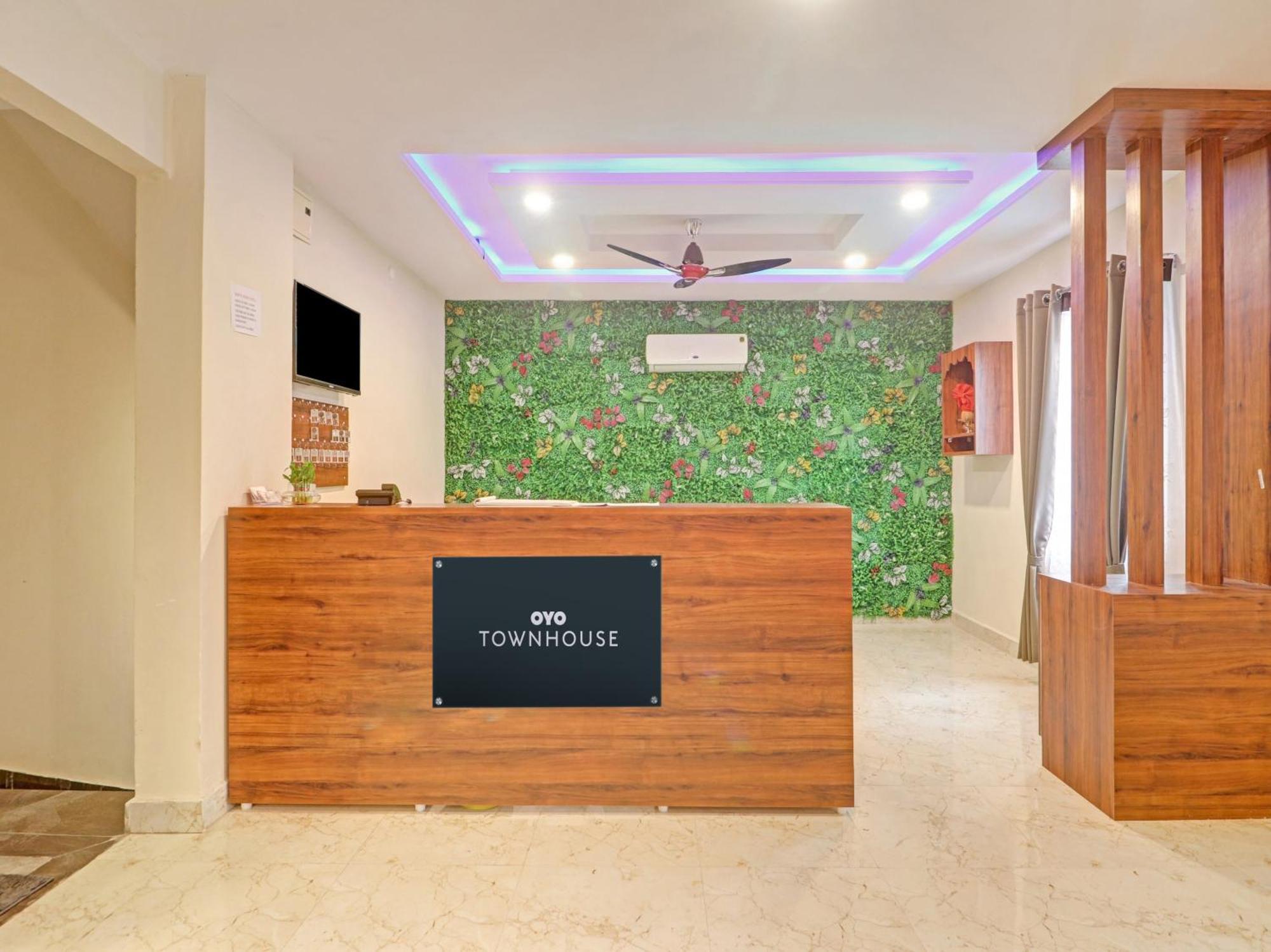 Super Townhouse White Ridge Kphb Opp Jntu 4* Hyderabad