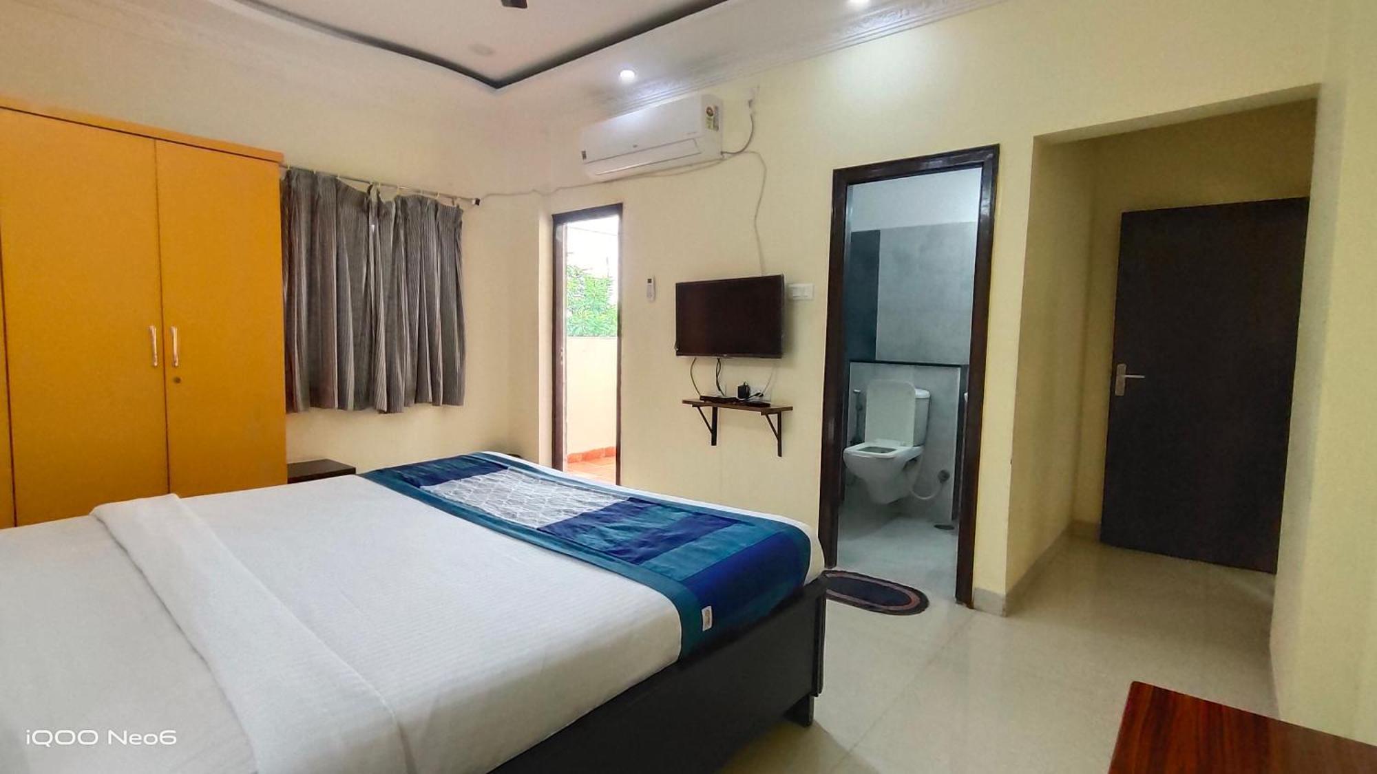 Gayathri Heights Serviced & In Guest house Hyderabad