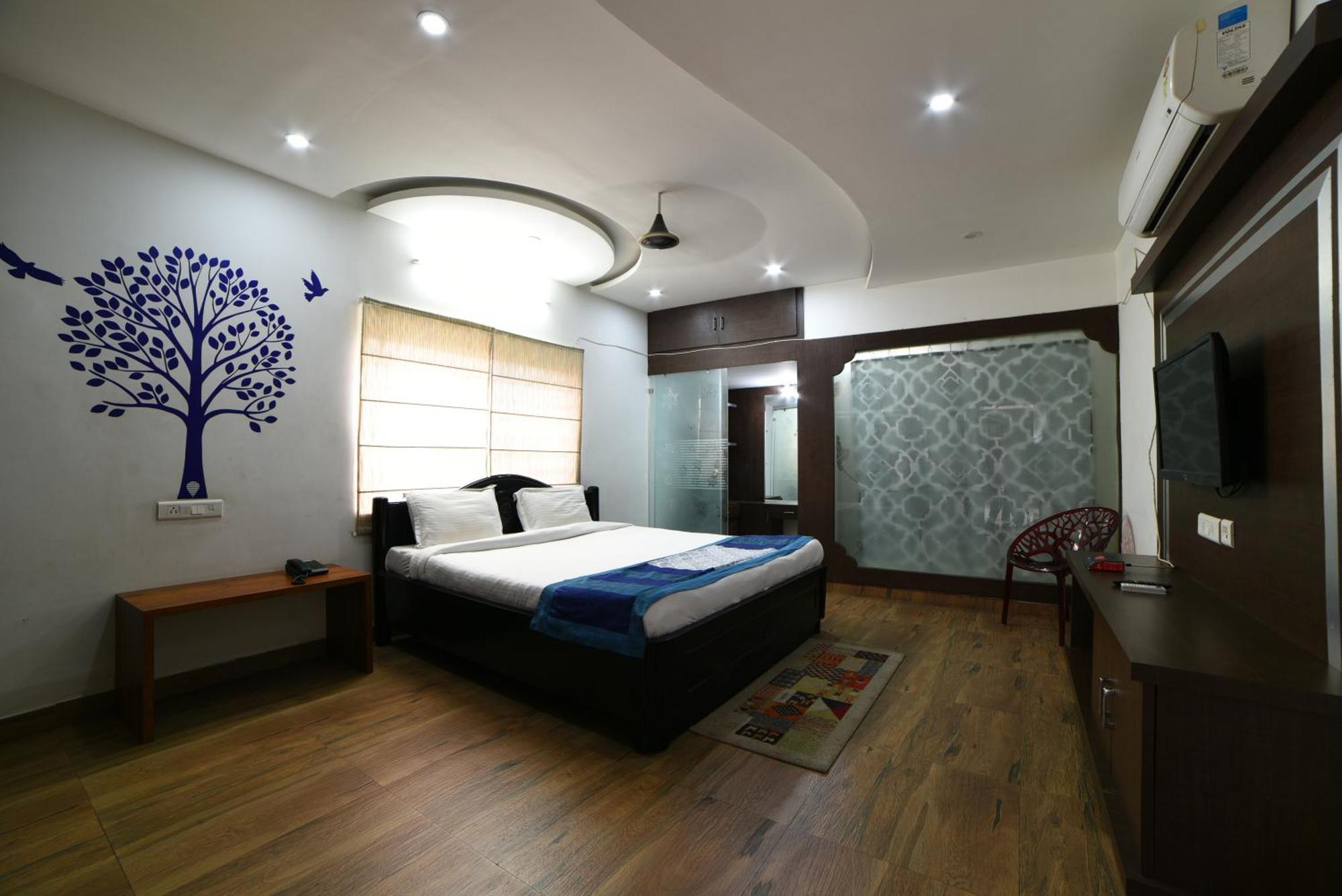 Guest house Gayathri Heights Serviced & In *