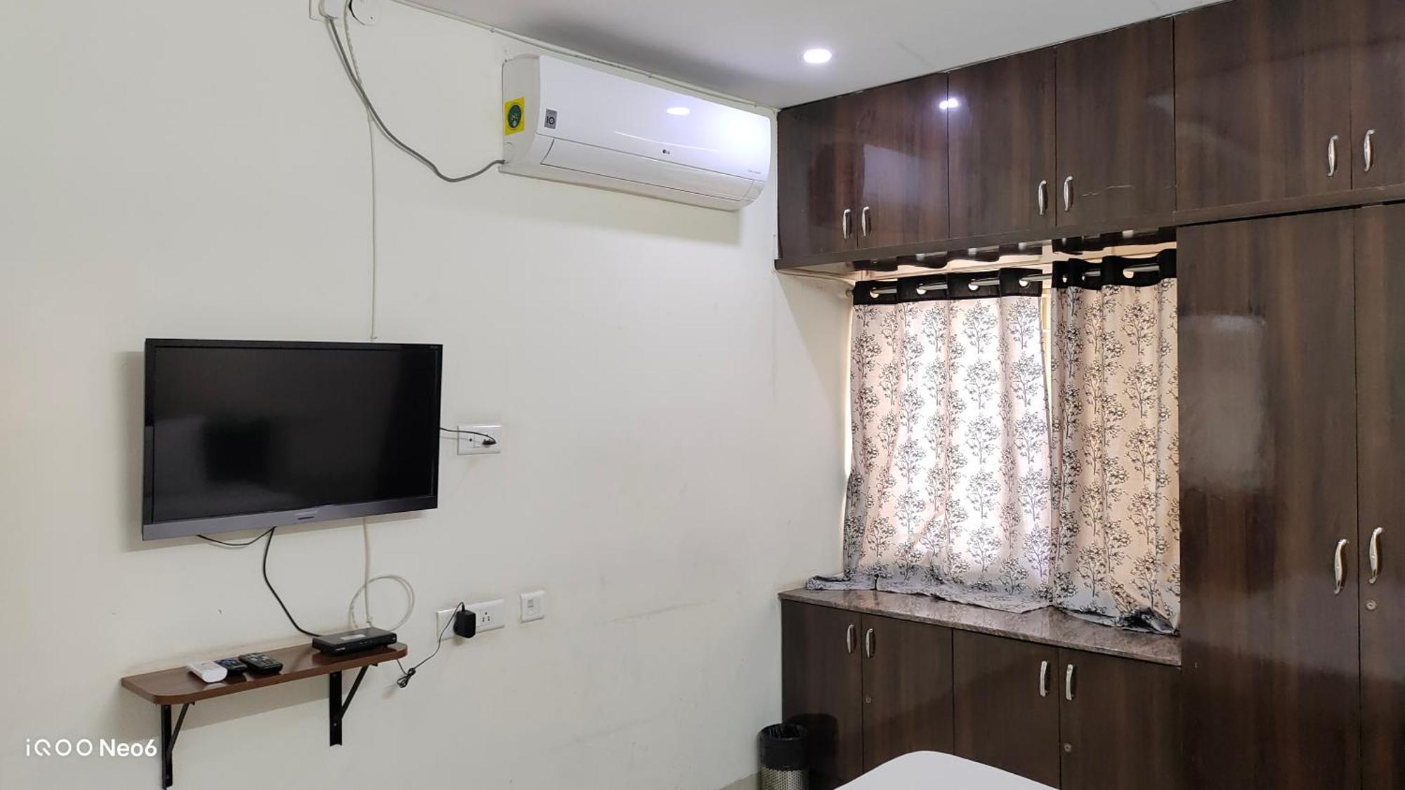 Guest house Gayathri Heights Serviced & In *