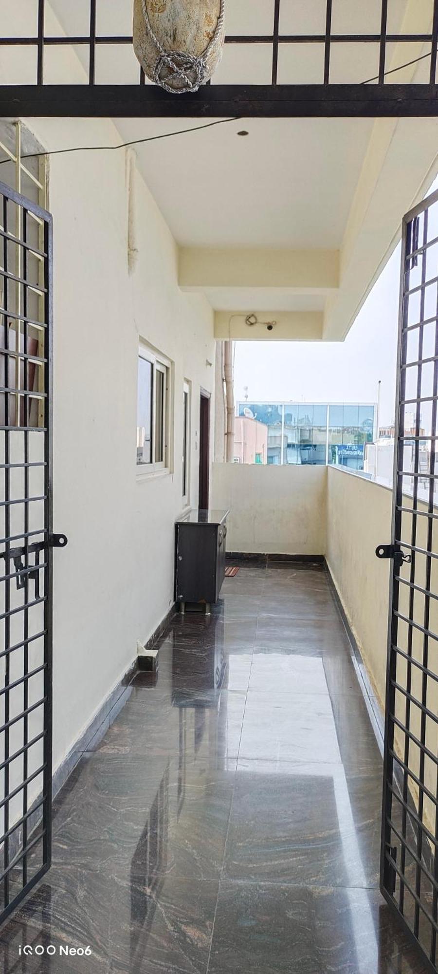 Gayathri Heights Serviced & In * Hyderabad