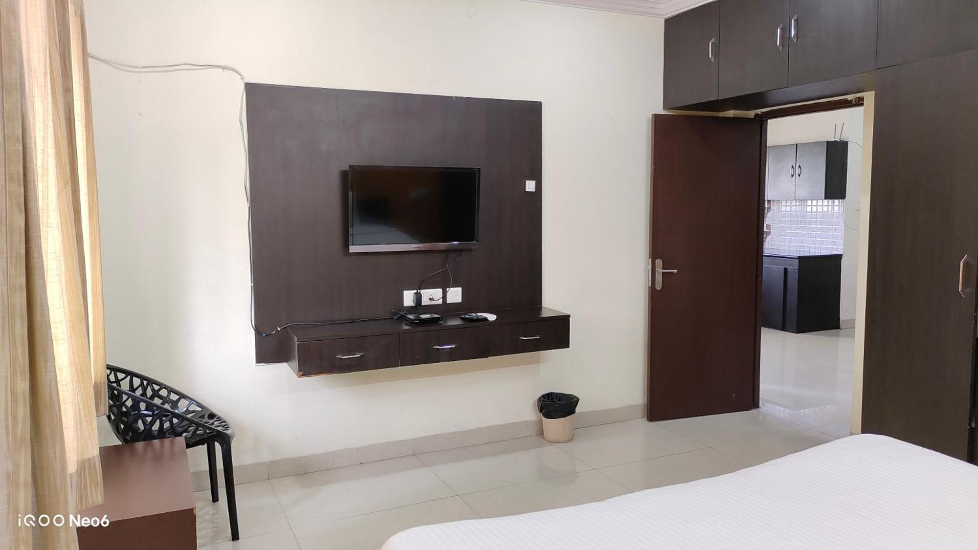 Gayathri Heights Serviced & In Guest house