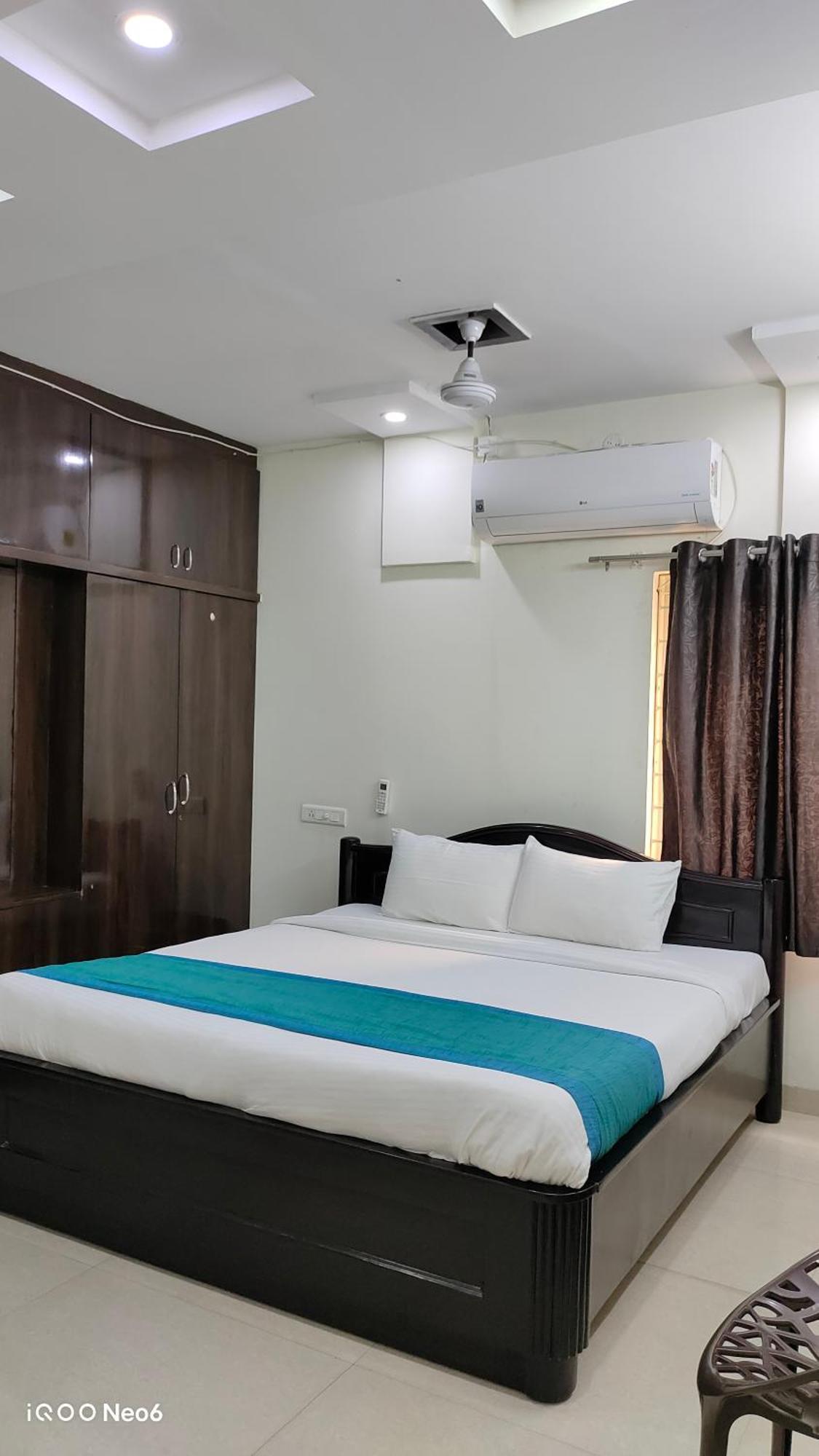 Gayathri Heights Serviced & In Guest house *