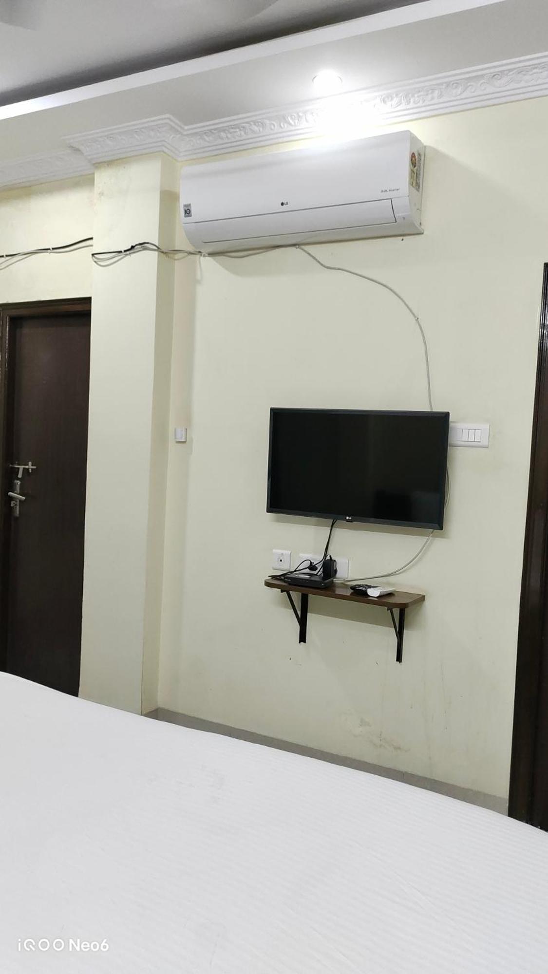 Gayathri Heights Serviced & In Guest house *