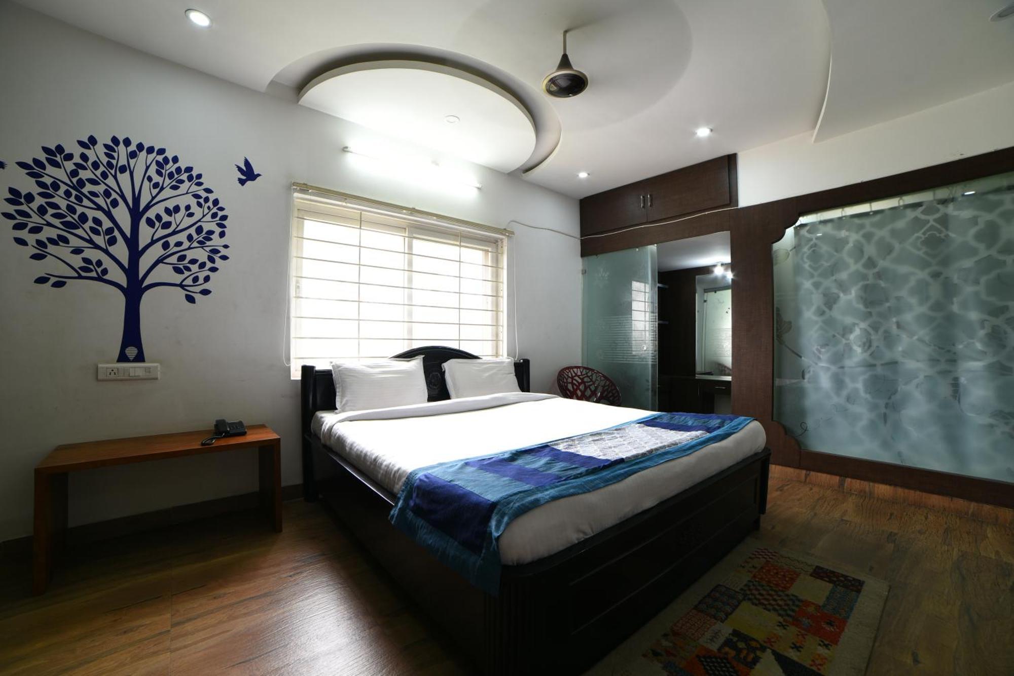 Gayathri Heights Serviced & In * Hyderabad