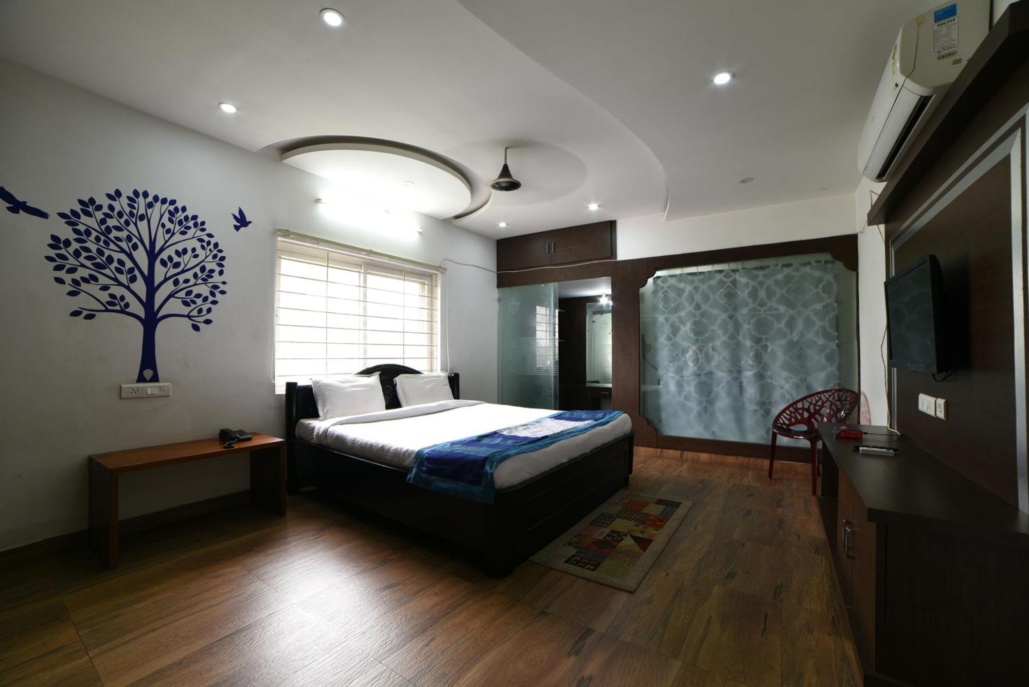 Guest house Gayathri Heights Serviced & In *