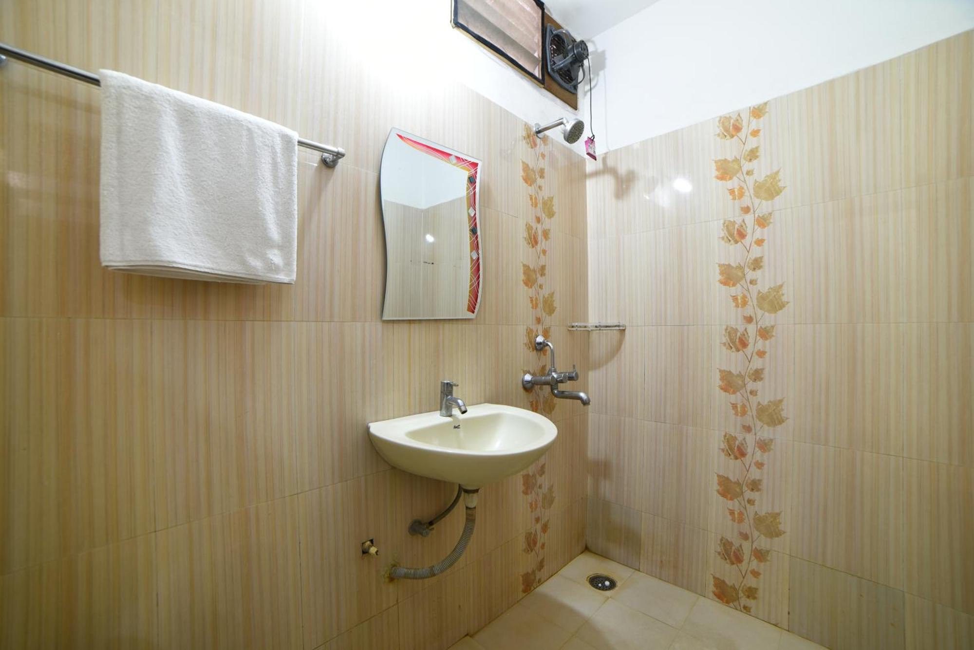 Gayathri Heights Serviced & In Guest house Hyderabad
