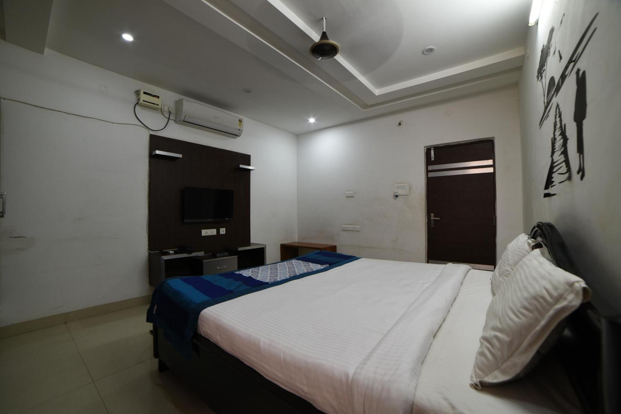 Guest house Gayathri Heights Serviced & In Hyderabad