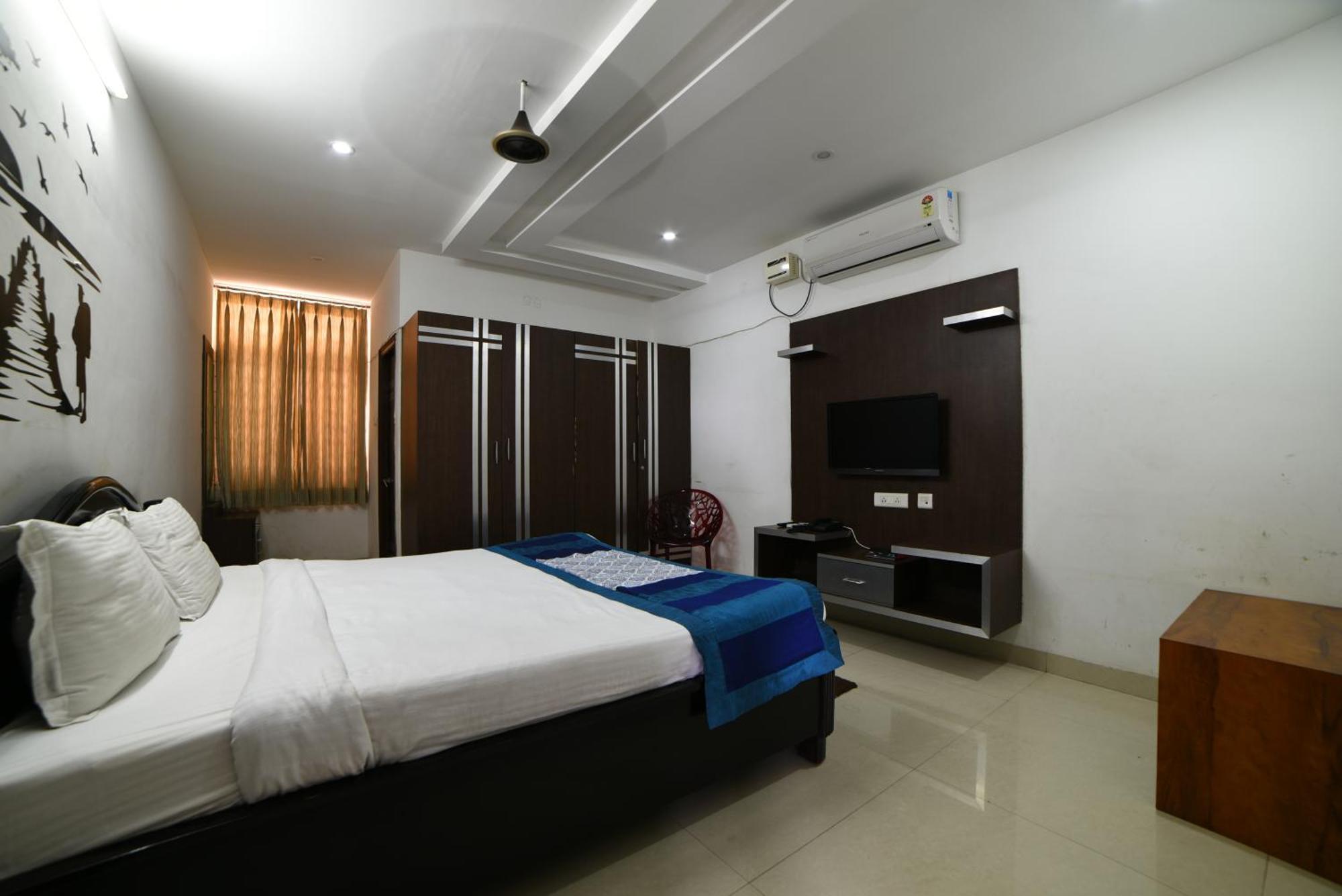 Gayathri Heights Serviced & In * Hyderabad