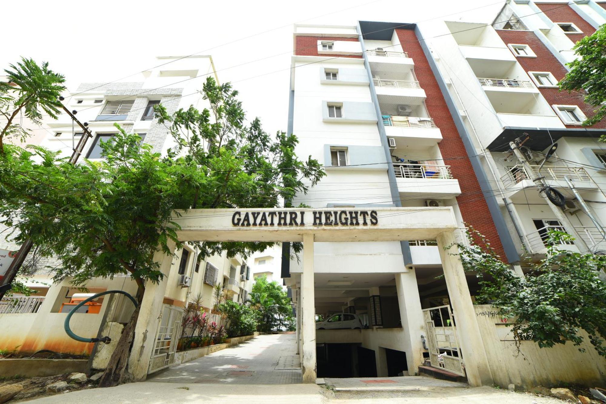 Guest house Gayathri Heights Serviced & In *