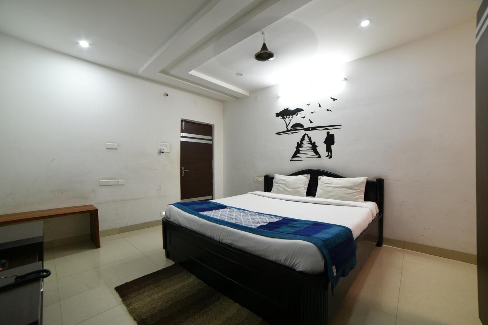 Gayathri Heights Serviced & In Guest house Hyderabad