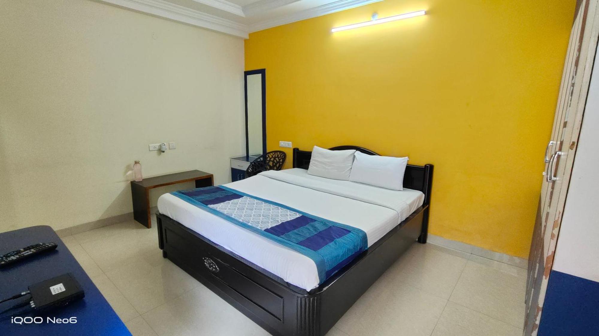 Gayathri Heights Serviced & In Guest house Hyderabad