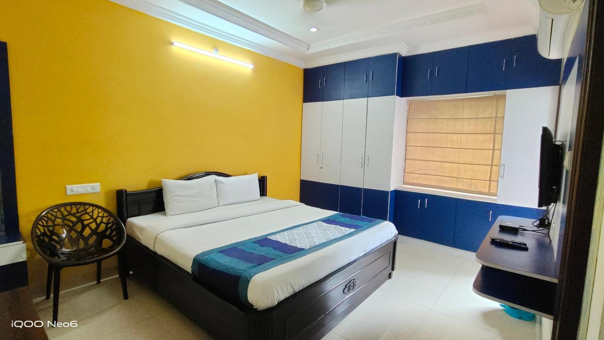 Guest house Gayathri Heights Serviced & In *