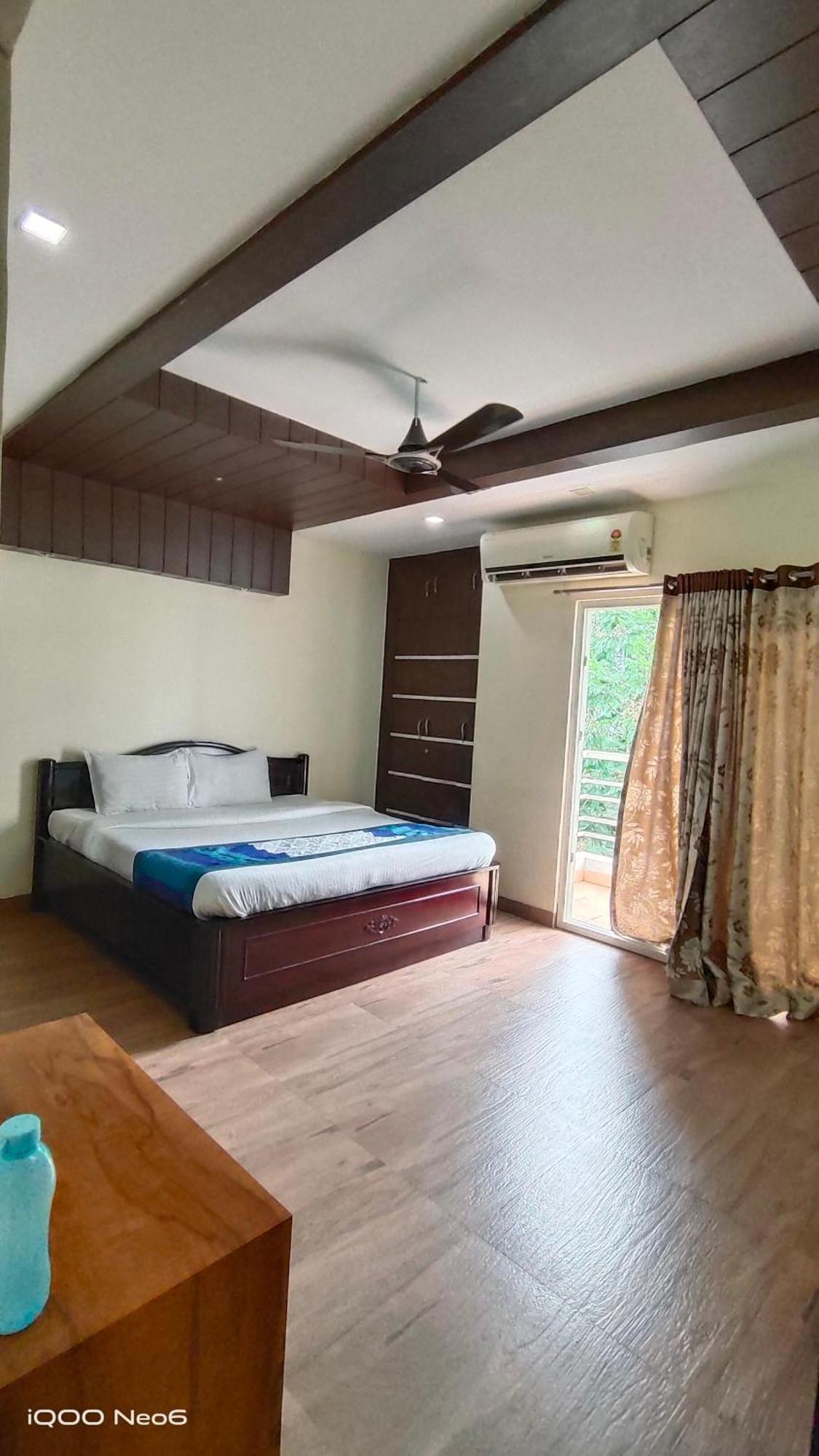 Guest house Gayathri Heights Serviced & In