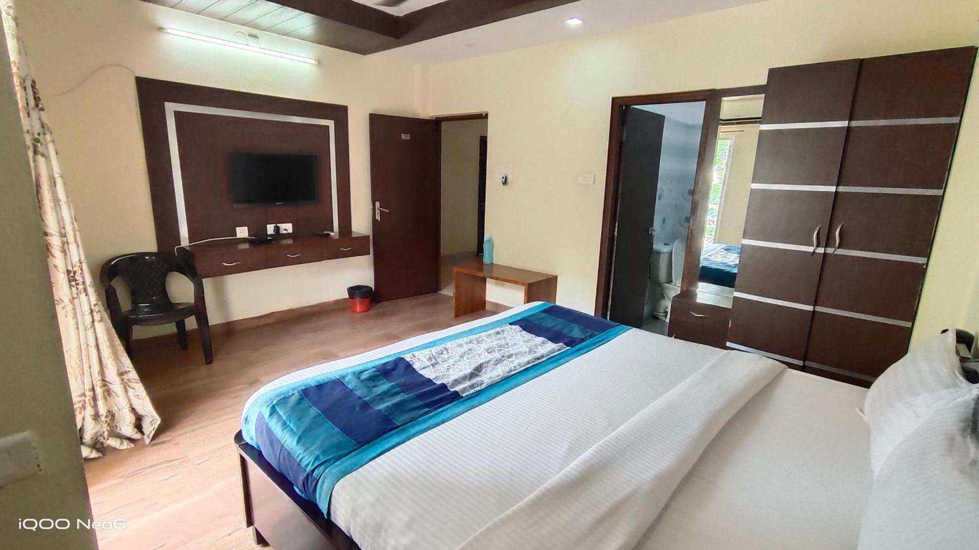 Guest house Gayathri Heights Serviced & In *
