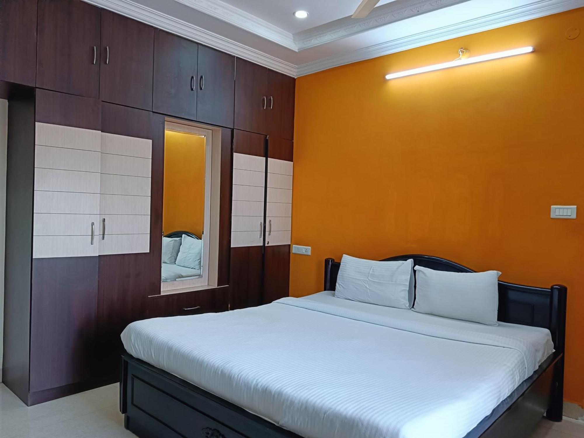 Guest house Gayathri Heights Serviced & In Hyderabad