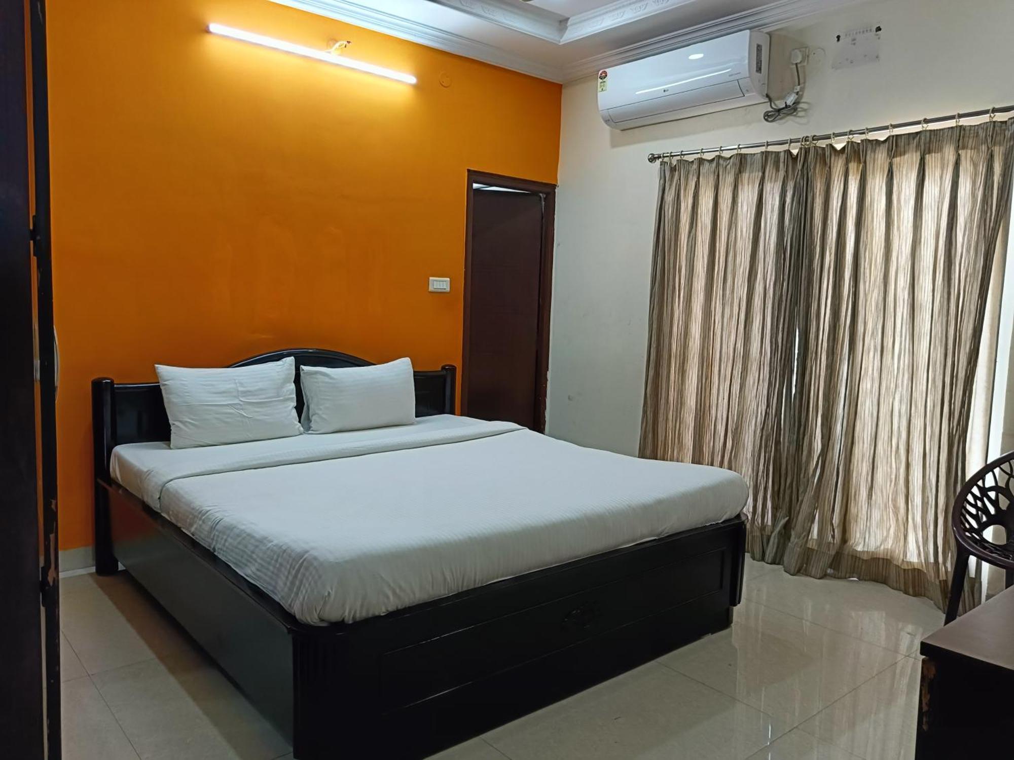 Gayathri Heights Serviced & In Guest house