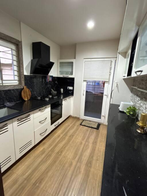 Park View Flat With Ac * Hyderabad