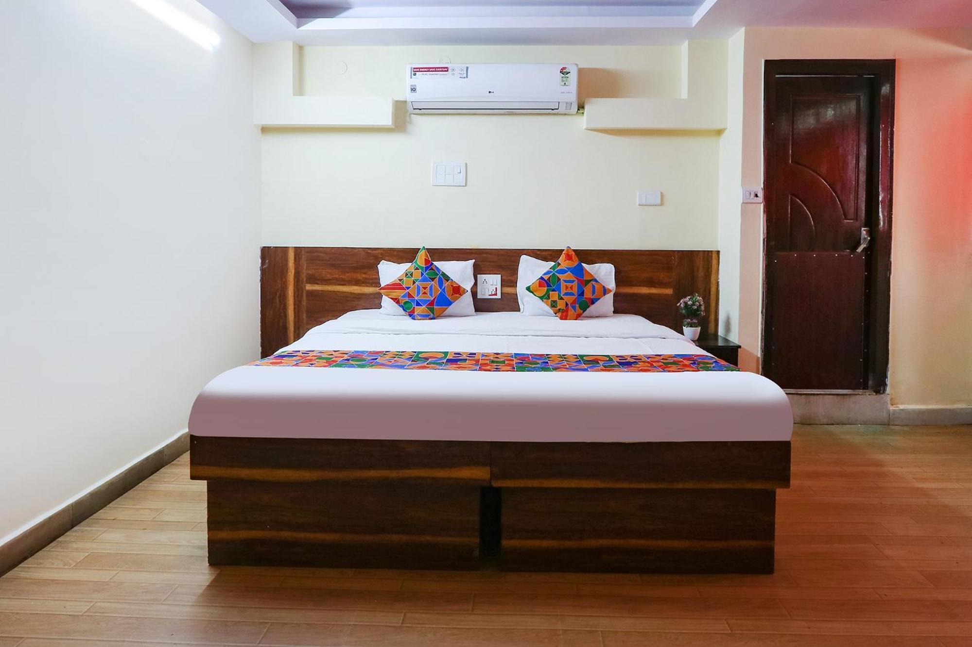 Fabhotel Sri Sai Grand 3*