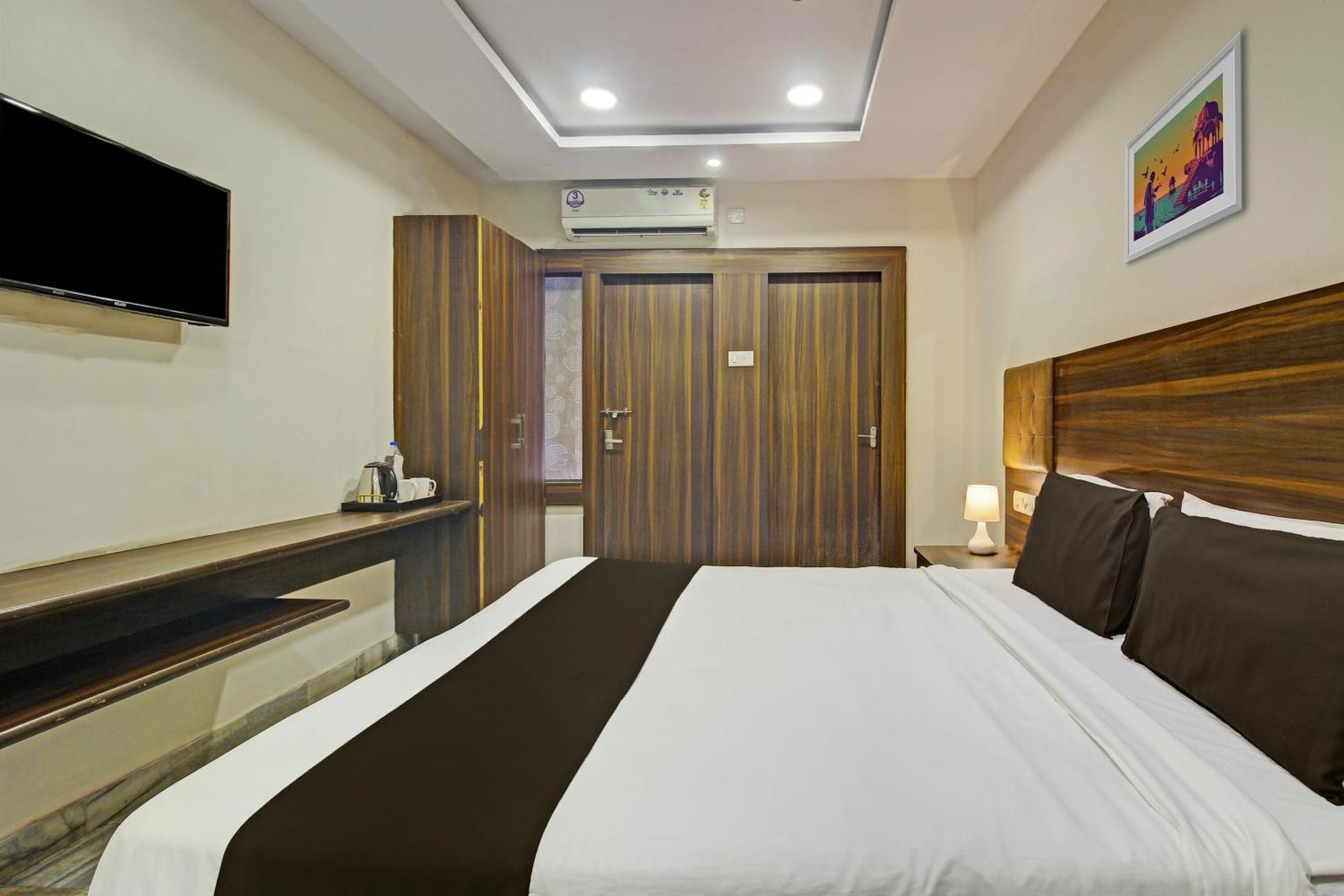 Hotel Super O Srujana