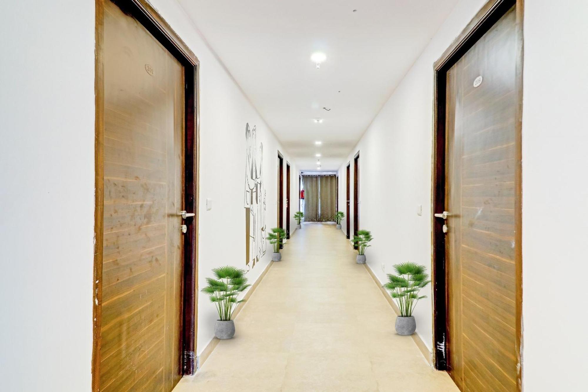 Hotel Townhouse S R Nagar Near