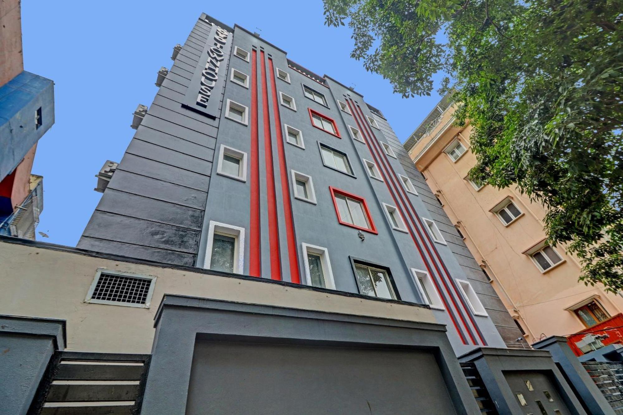 Hotel Townhouse S R Nagar Near 4*