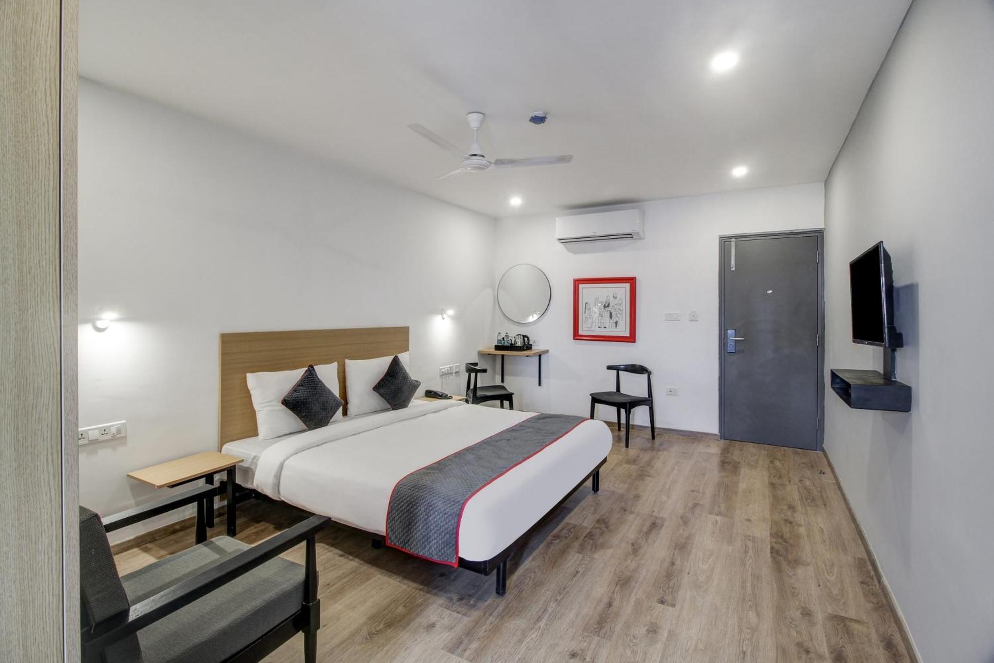 Super Townhouse Rcc Majestic 397 Lb Nagar Hotel