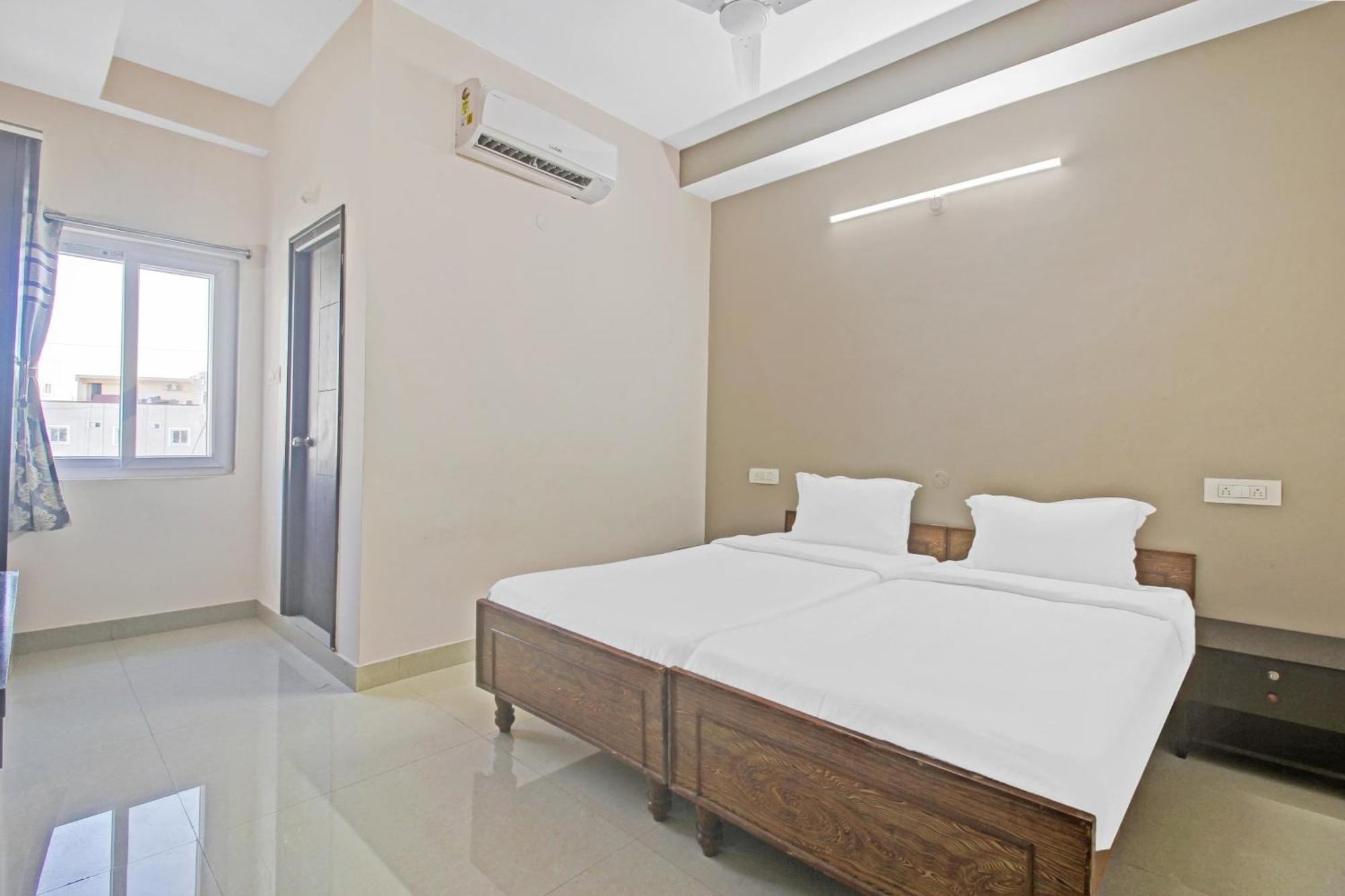 Hotel Super O Hillside Dlf Gachibowli Near Shilparamam 4*