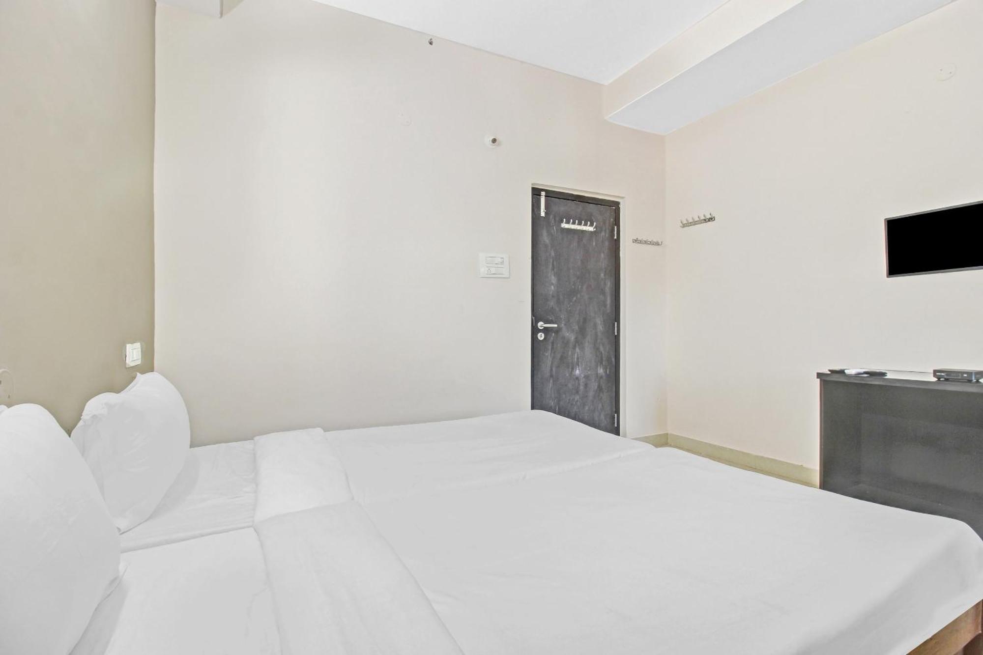 Super O Hillside Dlf Gachibowli Near Shilparamam 4* Hyderabad