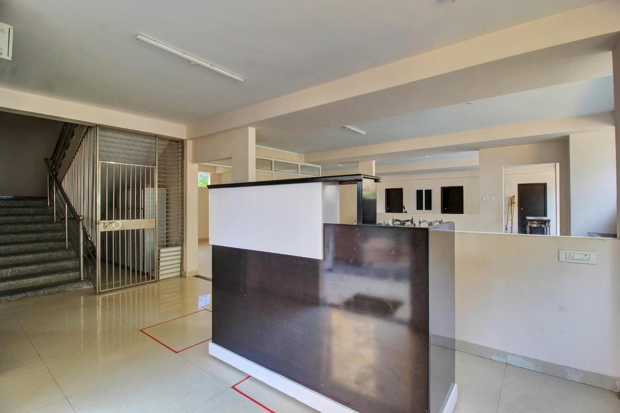 Super O Hillside Dlf Gachibowli Near Shilparamam 4* Hyderabad