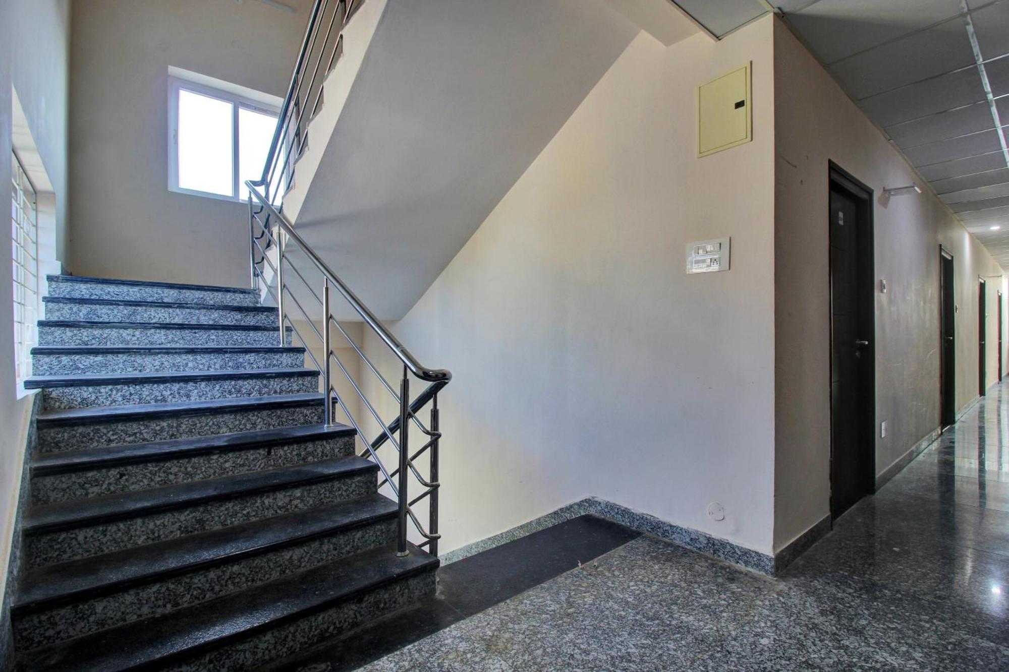 O Hillside Dlf Gachibowli Near Shilparamam Hyderabad