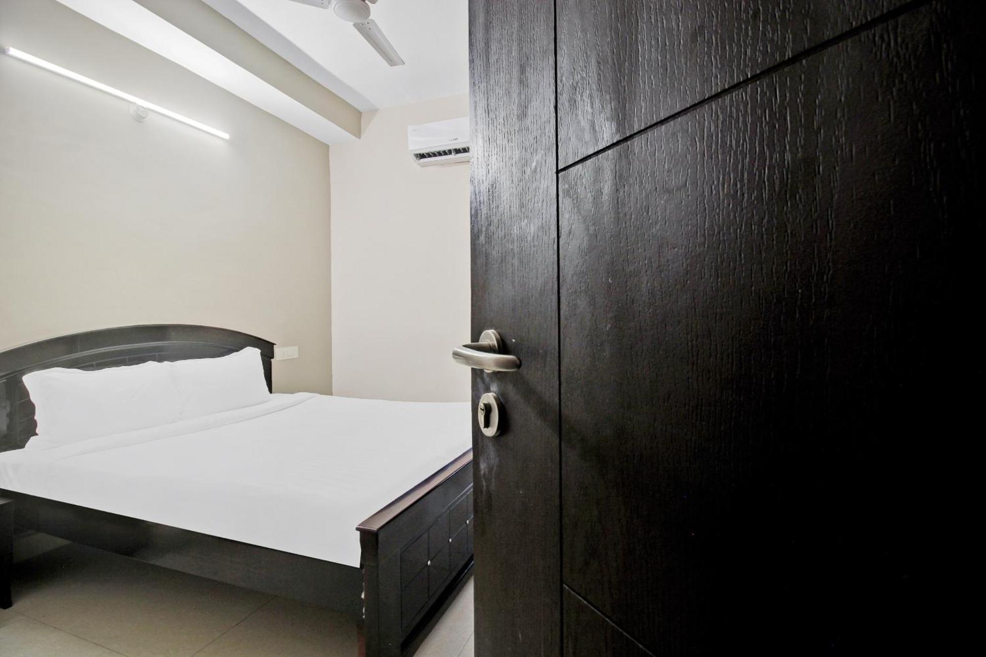 Super O Hillside Dlf Gachibowli Near Shilparamam Hotel 4*