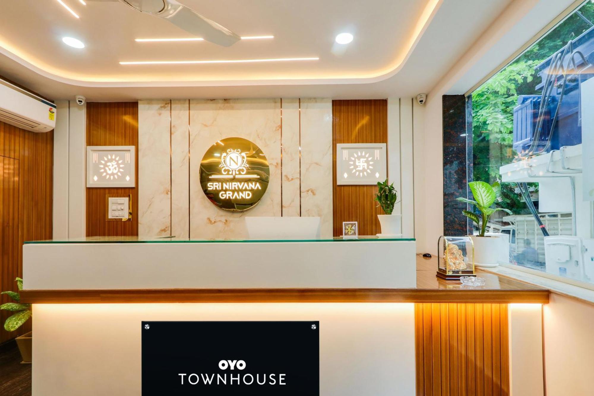 Hotel Super Townhouse Sri Nirvana Grand