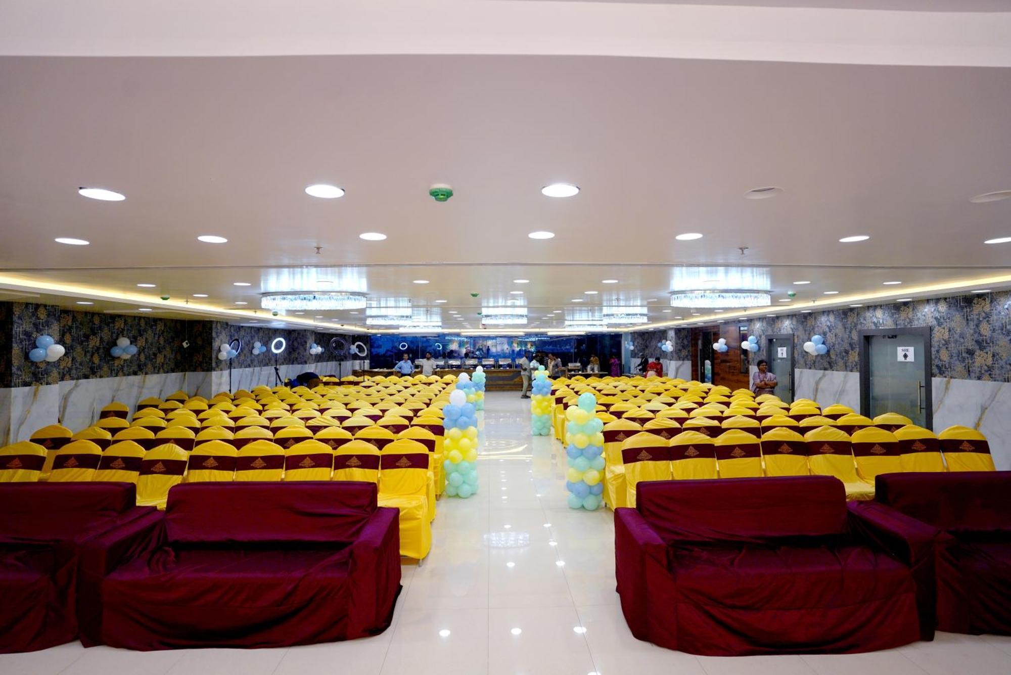 Hotel Saaradhi Grand 4*