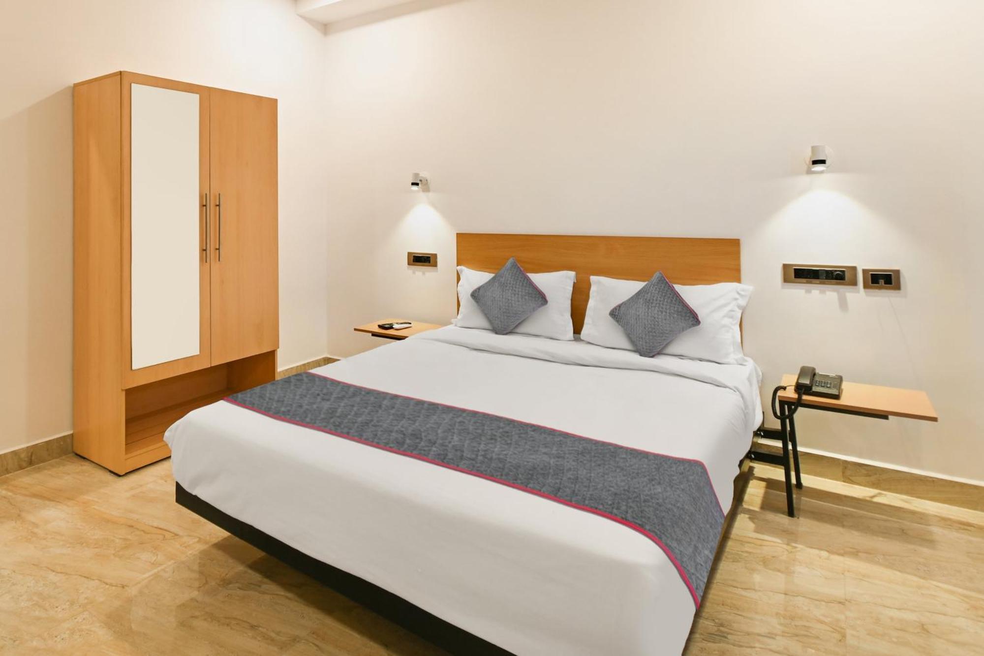 Super Townhouse De Alphabet Karmanghat Hotel 4*