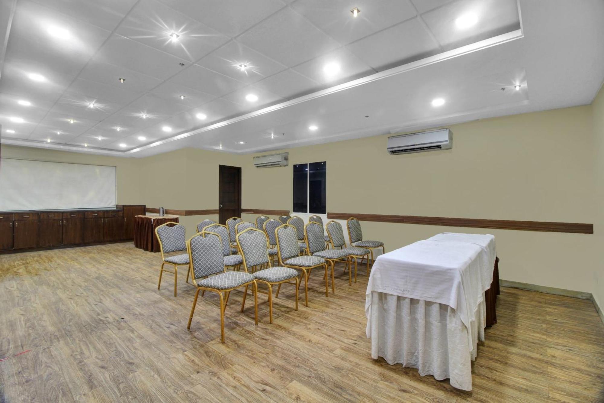 Townhouse The Grand Plaza Hotel 3*