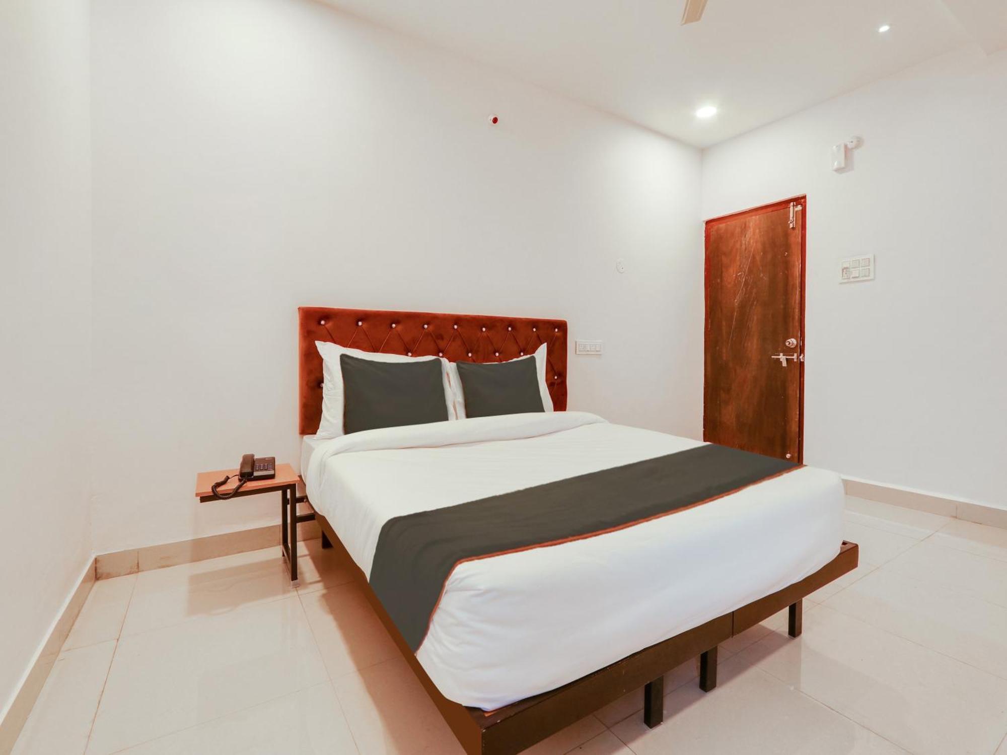 Hotel Super Collection O White Ridge Kamineni