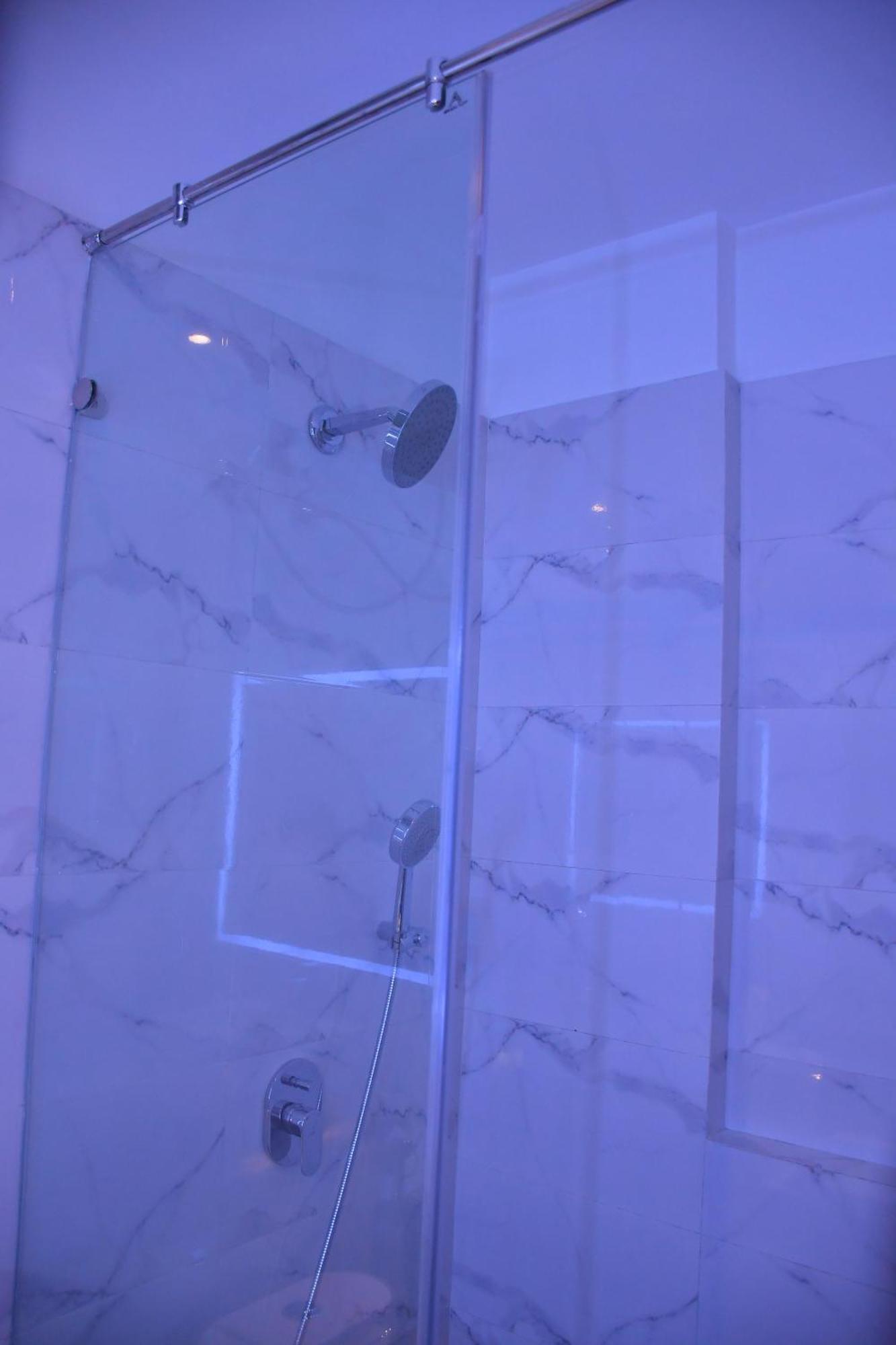 Luxuryhouse-3br-free Car & Driver-balcony-wifi Holiday home *