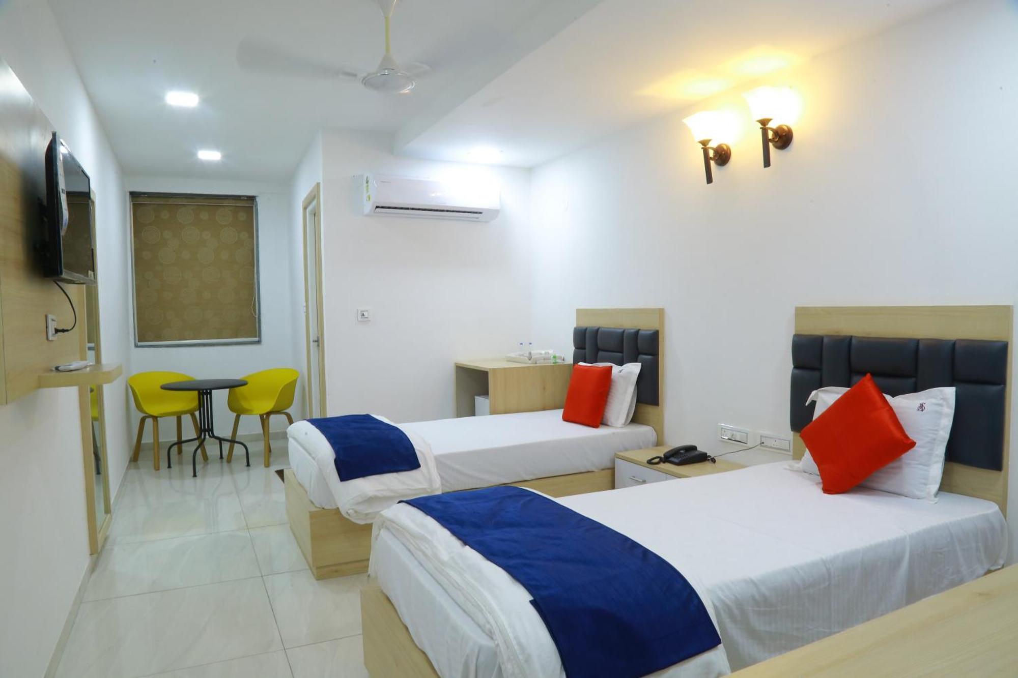 The Balcony I Gachibowli Hotel 3*