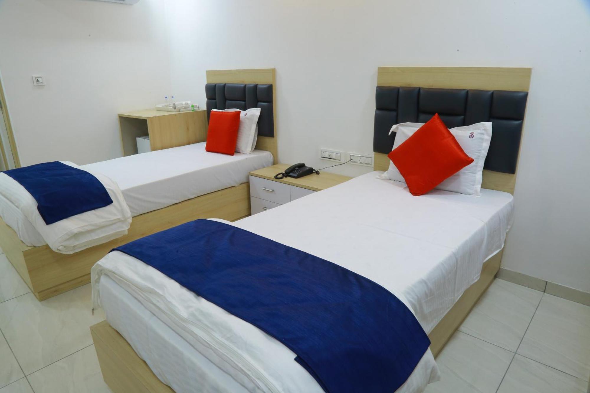 Hotel The Balcony I Gachibowli