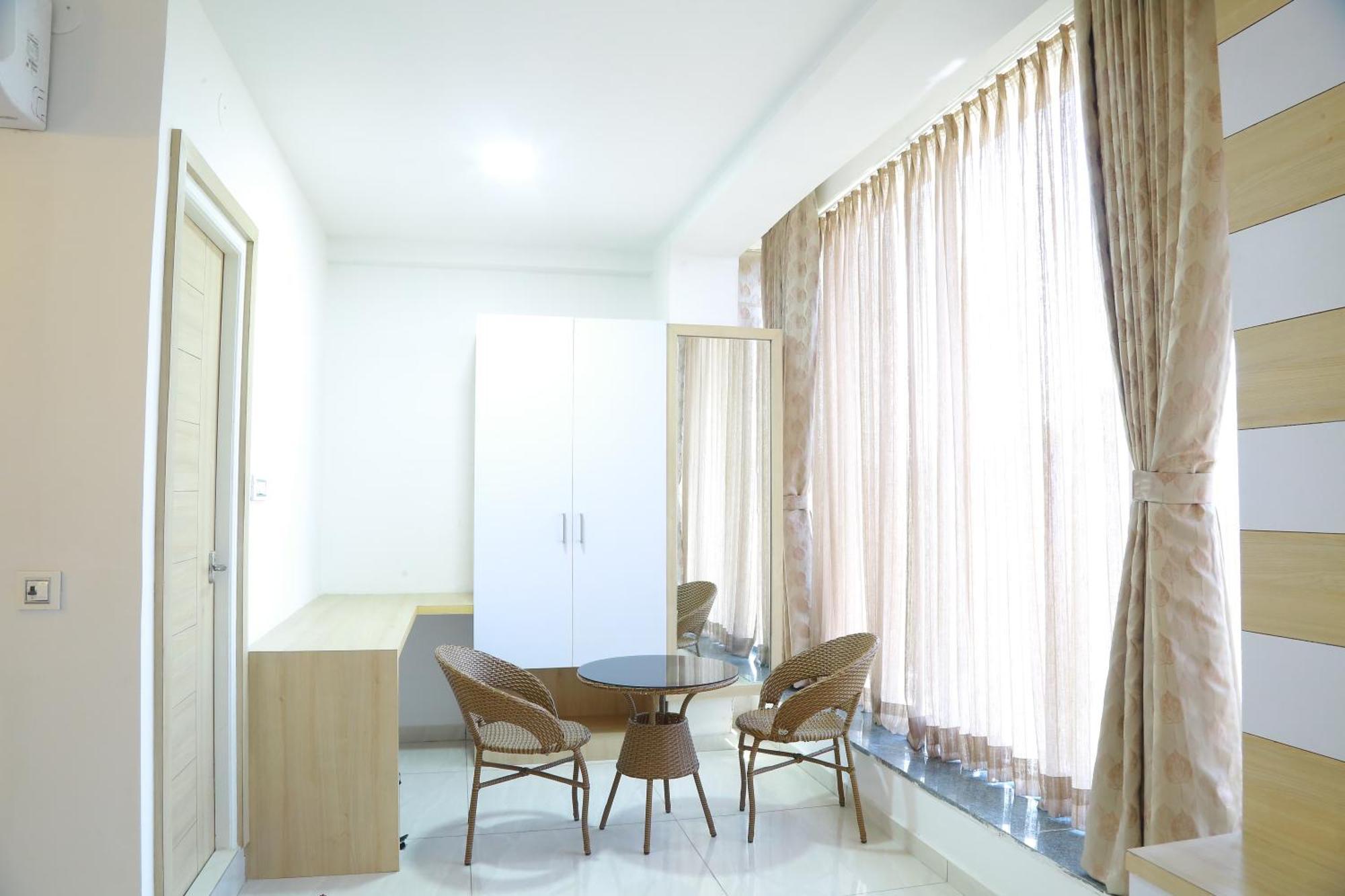 Hotel The Balcony I Gachibowli 3*