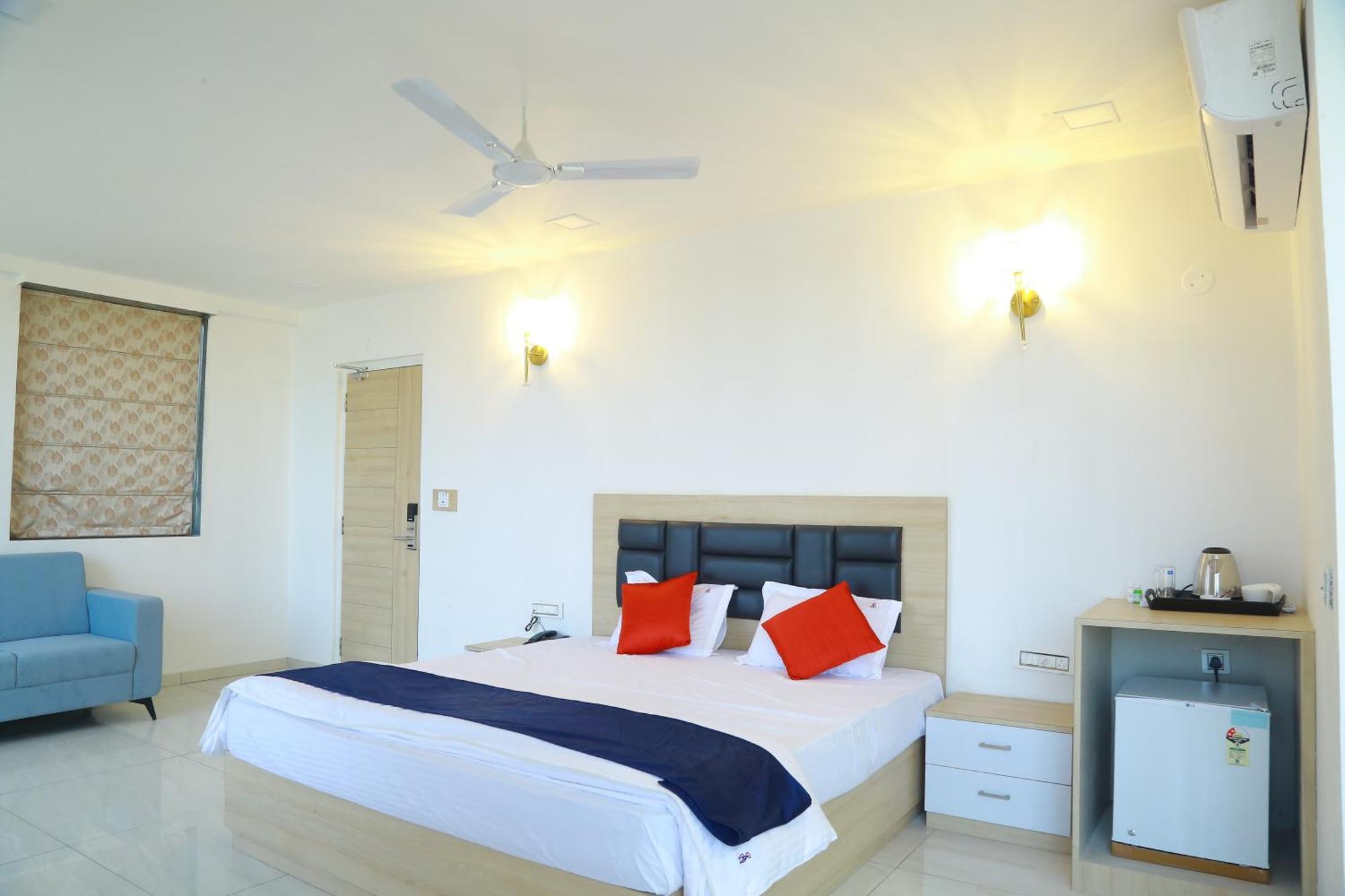 The Balcony I Gachibowli Hotel 3*