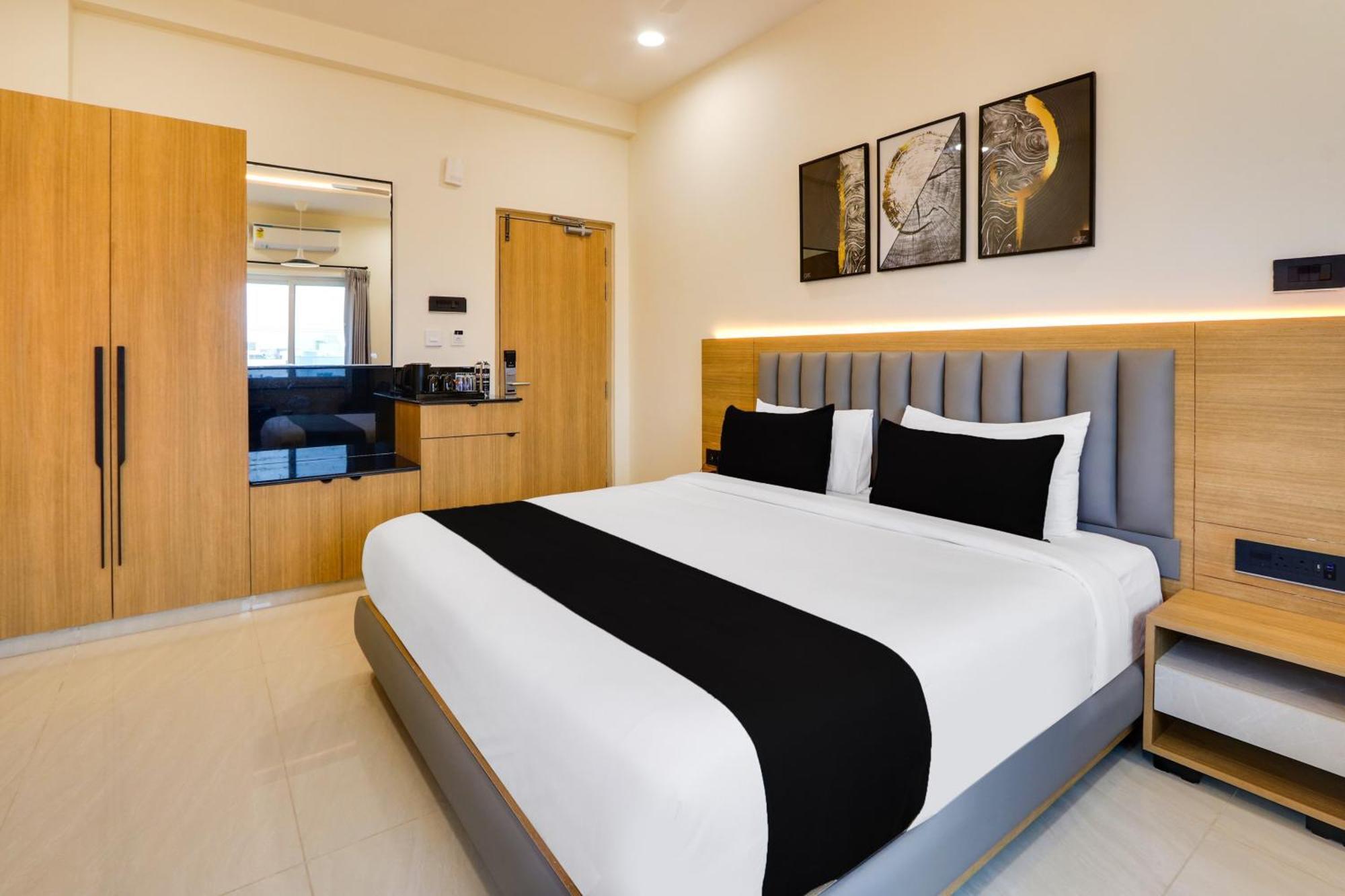 Hotel Townhouse Oak Indigo Business