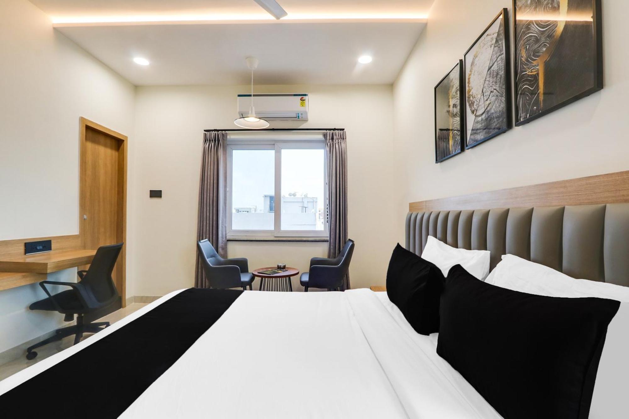 Hotel Townhouse Oak Indigo Business