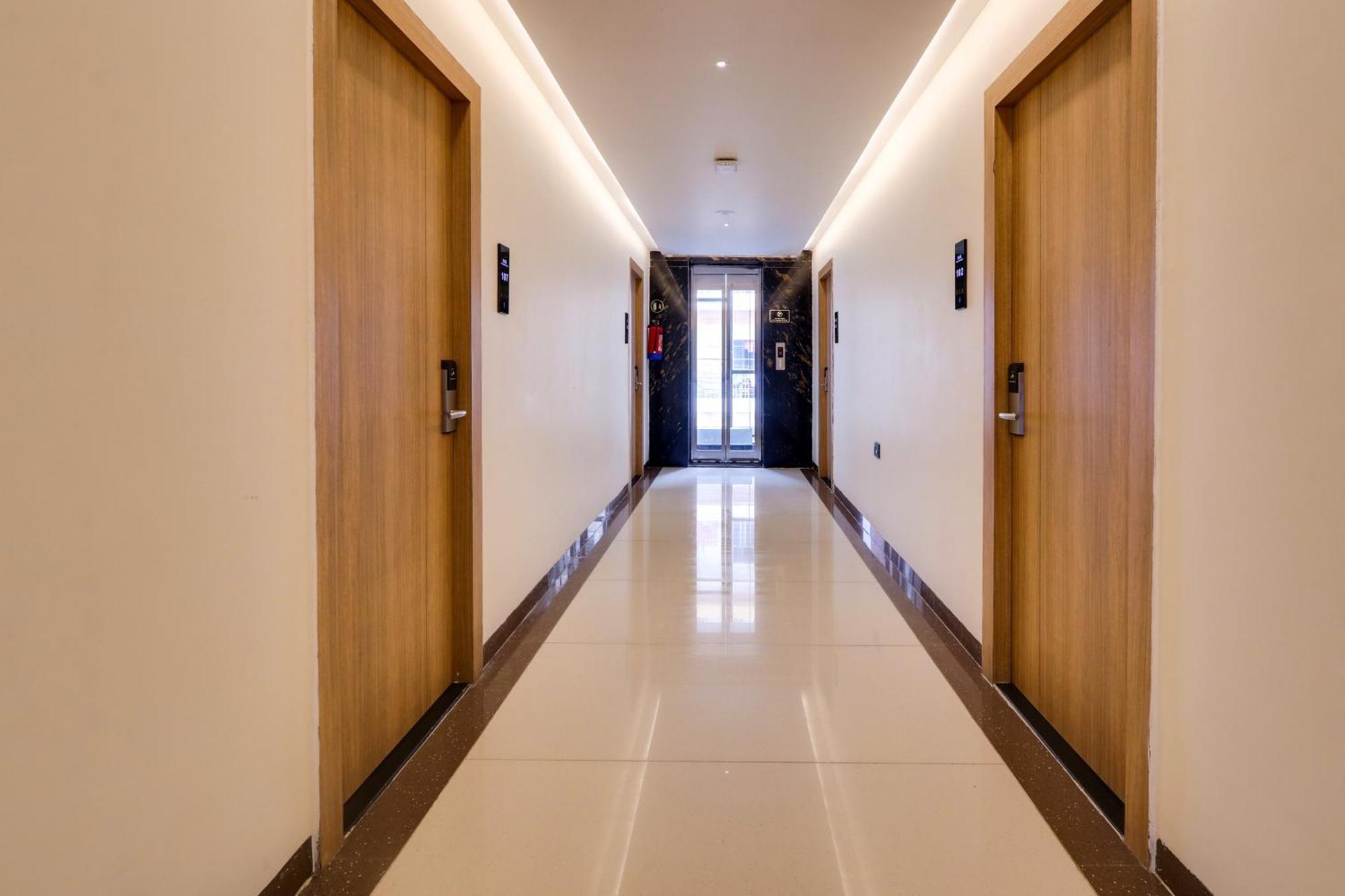 Townhouse Oak Indigo Business 3*